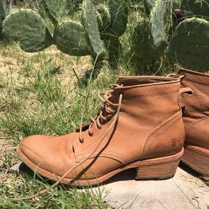 Frye 77335 Carson Lace Up Boot size 10